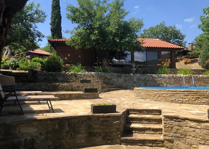 Попската Къща-Възрожденски Дух И Съвременни Удобства Medven képek