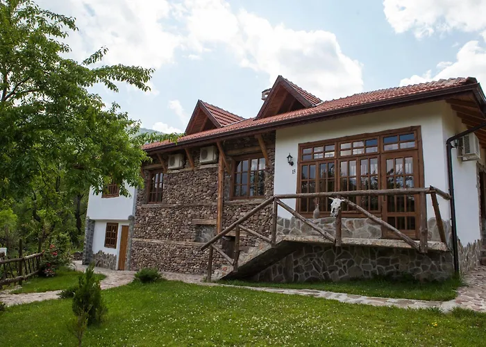 Самостоятелна къща за гости с изглед към планината Вила Марк Краево снимка