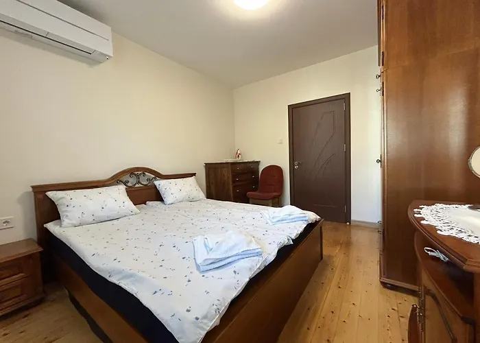 Апартаменти Лоринна Tryavna foto