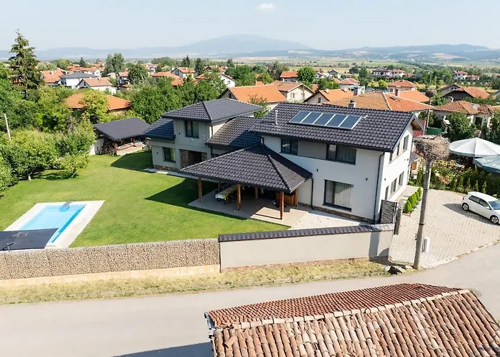 Luxurious, Modern House In The Nature In Belchin φωτογραφία