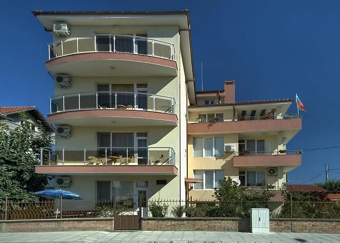 Фото Guesthouse Petrovi Ахелой