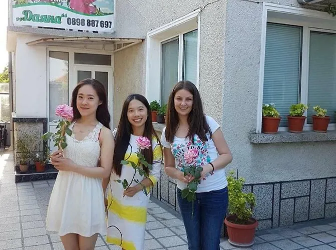 Guest House Dayana Ovostnik képek