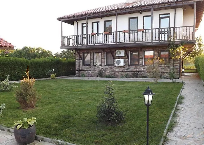 foto di Three-Bedroom Holiday Home In Velika Village Zvezdets